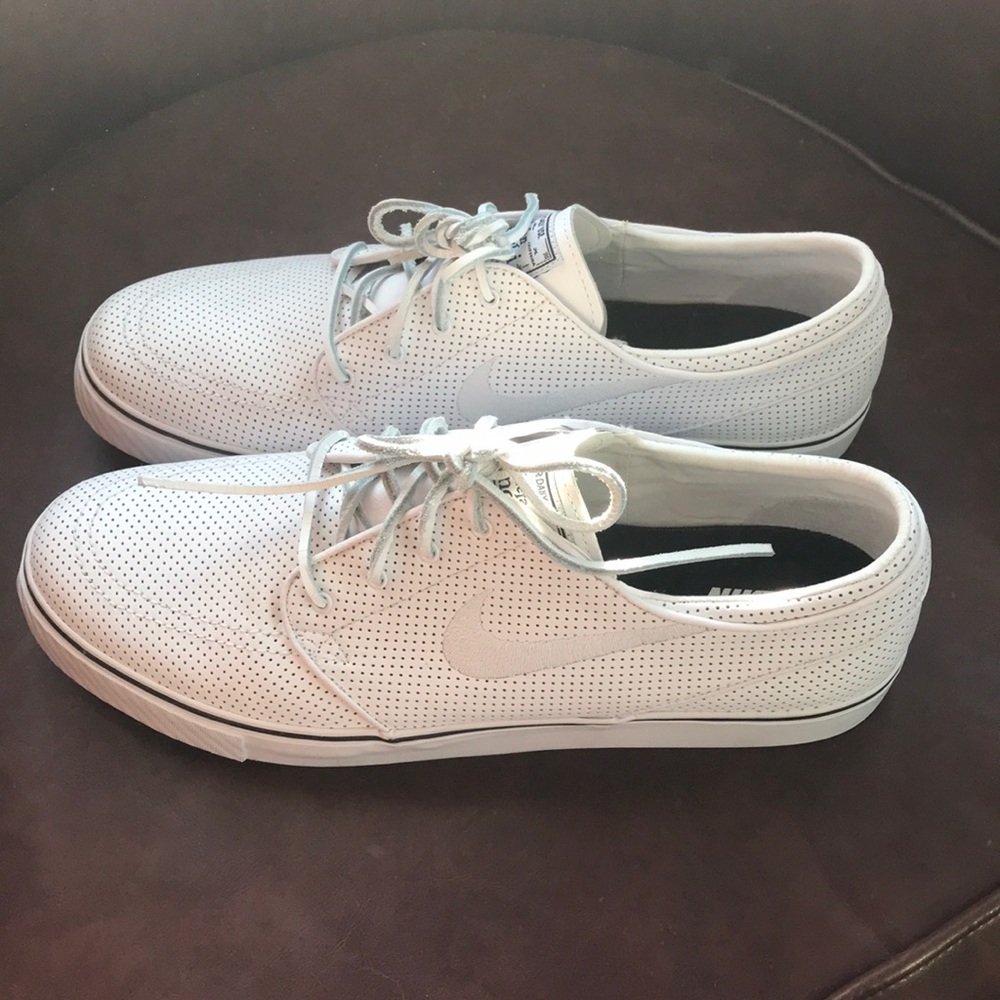 Nike Janoski SB. ULTRA RARE white perfs. NWT